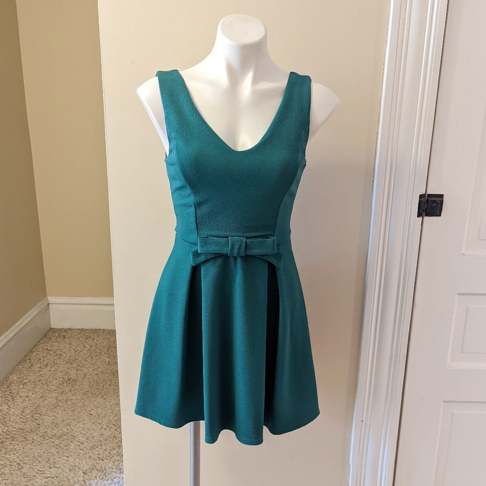 Trixxi green fit and flare tank top dress with cute bow size 3